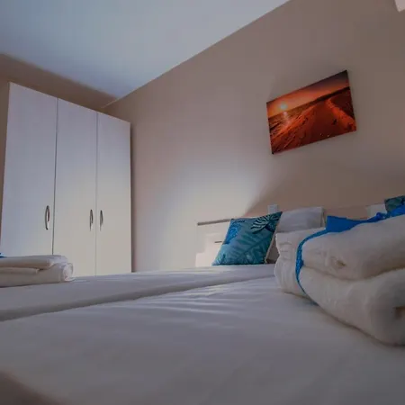 Zornitsa מלון דירות 4*